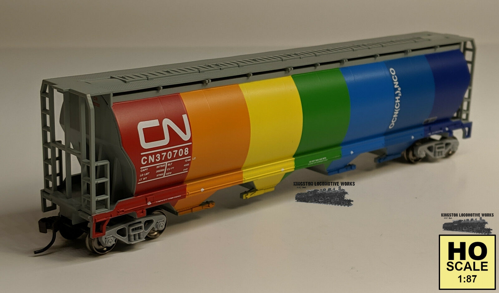 Bachmann 19133 HO Cylindrical Grain Hopper - CN Rainbow