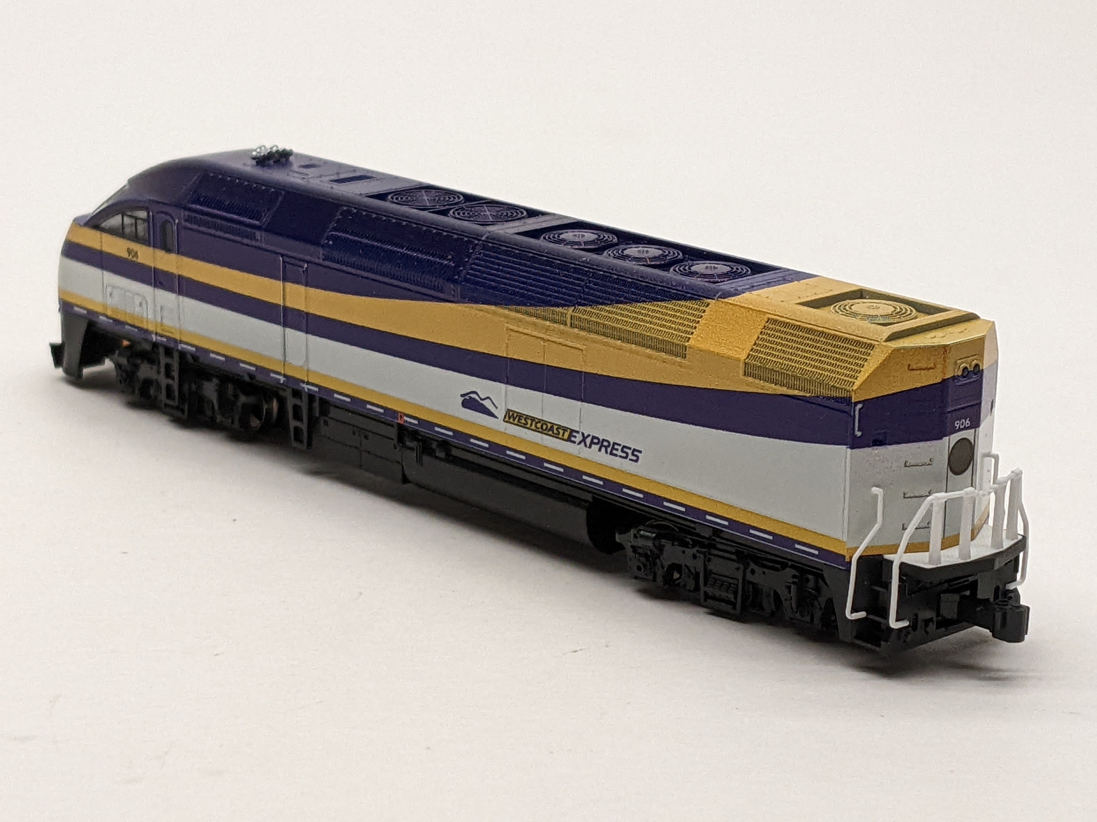 Kato 176-6126-KB3 N MPI MP36PH - West Coast Express / WCE #906