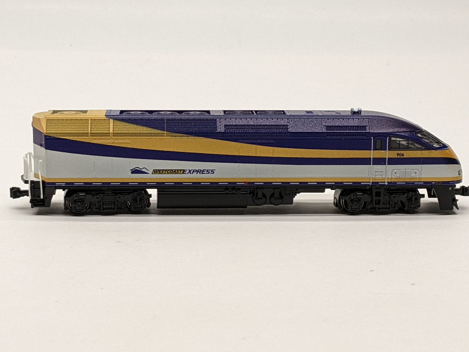 Kato 176-6126-KB3 N MPI MP36PH - West Coast Express / WCE #906