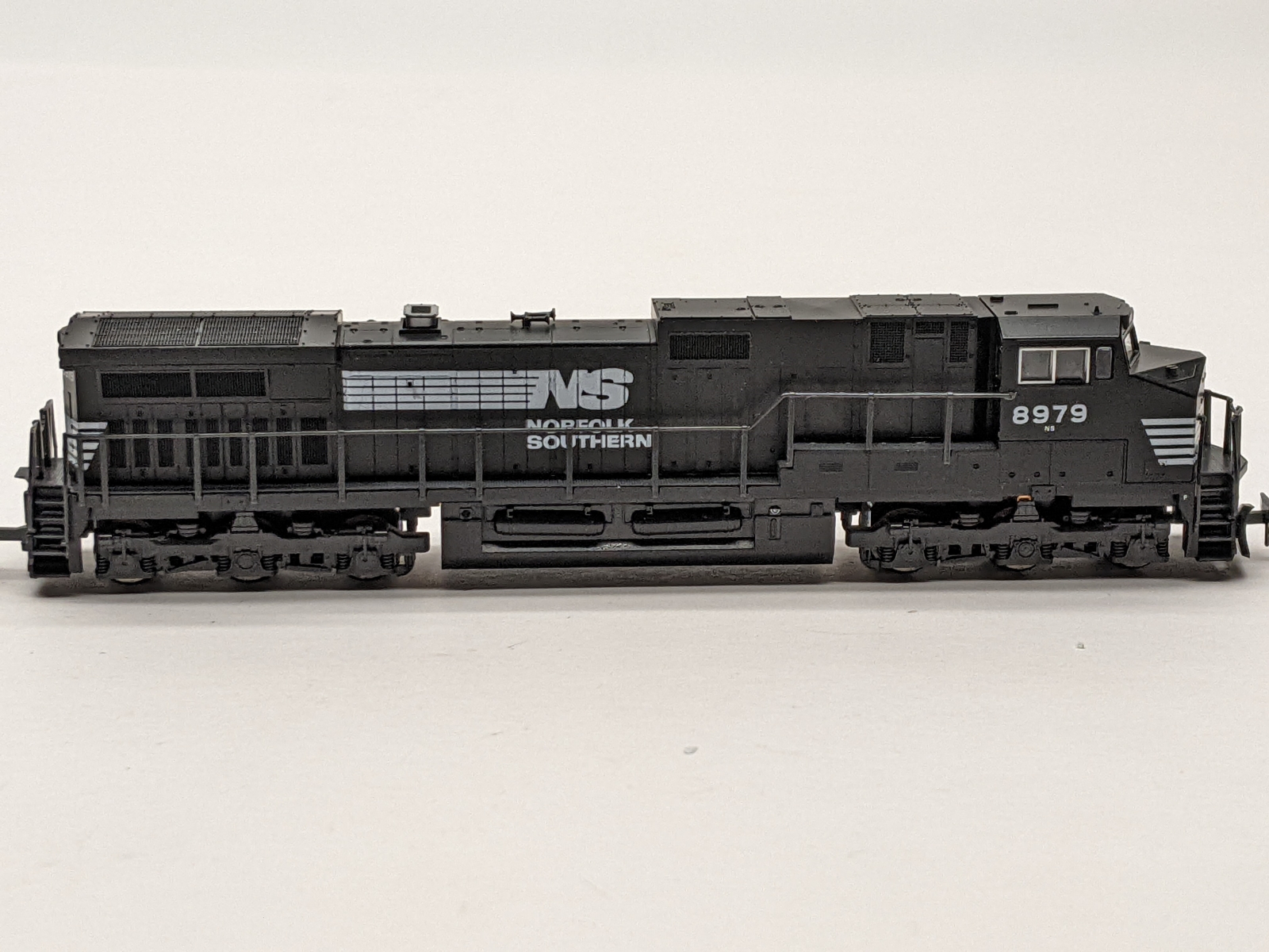 KATO HO 37-1802 C44-9W NS#8979 鉄道模型