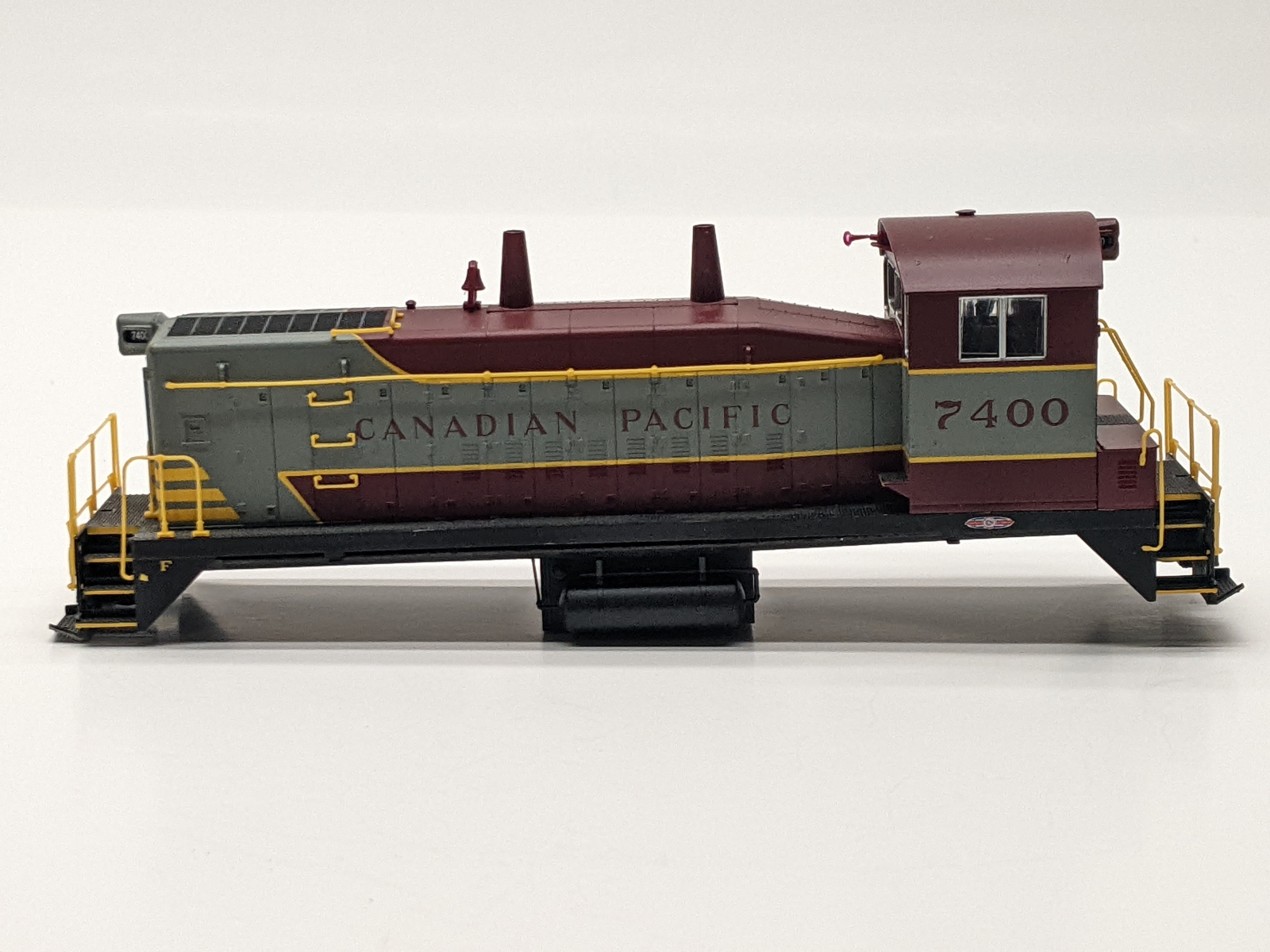 Proto 2000 HO SW9/1200 Shell & Chassis Only - Canadian Pacific