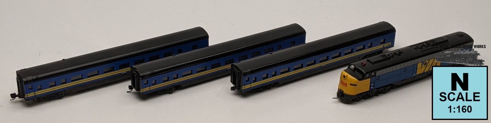 Lot) N Kato E8A Locomotive & 3x Con-Cor Smooth-Side Coaches Lot) N Kato E8A Locomotive & 3x Con-Cor Smooth-Side Coaches