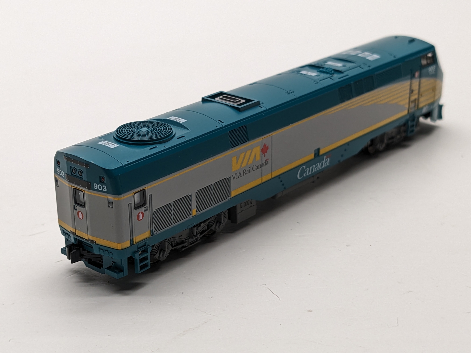 Kato 176-6007 N P42 - VIA Rail #903 - DC For Sale -- Kingston